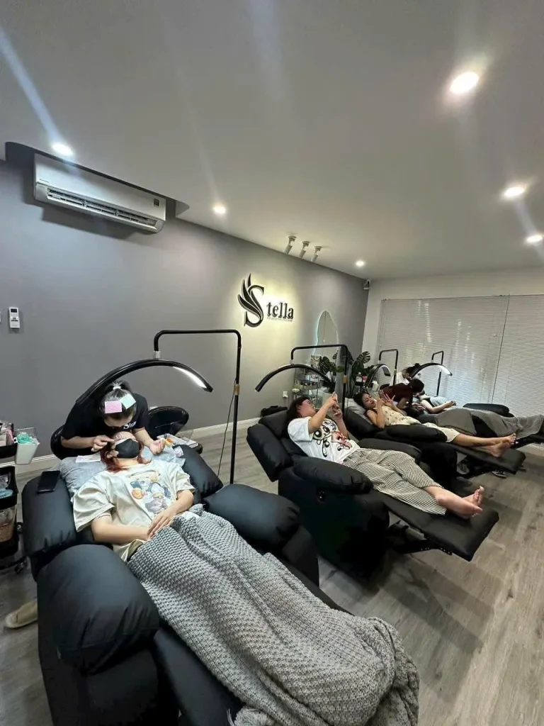 Ghế foot điện hỗ trợ kỹ thuật viên thao tác thuận tiện và đúng tư thế
