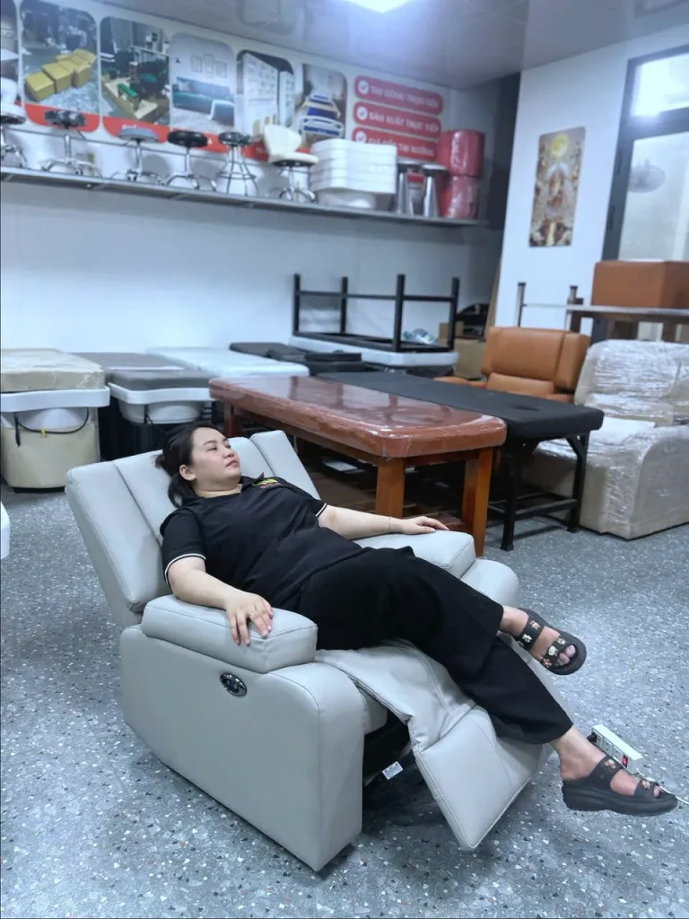 Ghế foot điện ngả lưng linh hoạt giúp khách hàng nghỉ ngơi thoải mái