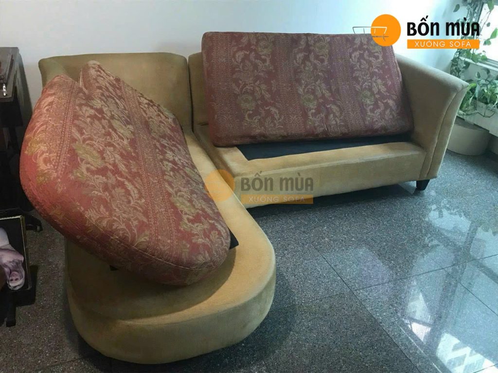 Tiến hành đánh giá phần nệm, khung và chuẩn bị thay mới toàn bộ lớp bọc sofa.