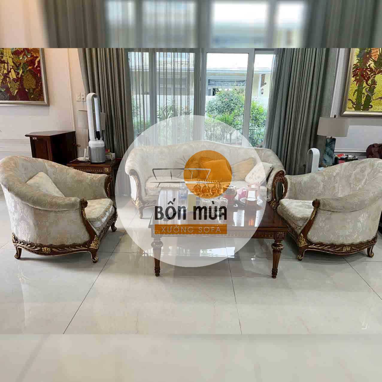 Bọc Lại Sofa Tân Cổ Điển Cho Anh Hoà Phường Tân Phú 2 Tình trạng bộ sofa tân cổ điển màu kem "kém sang" trước khi được bọc lại