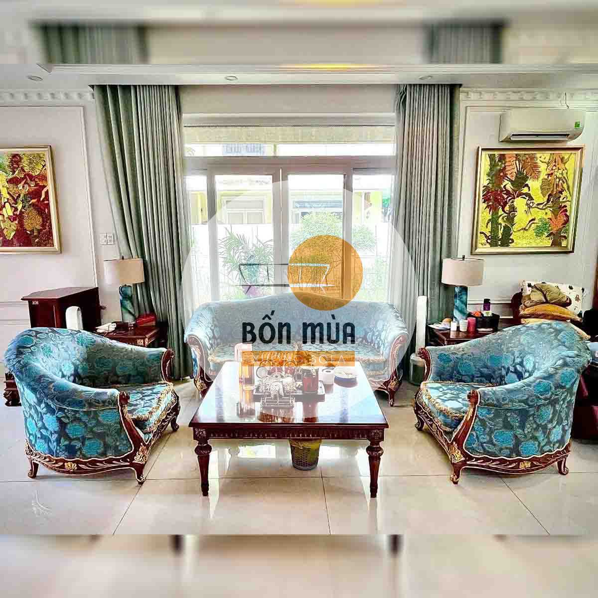 Bọc Lại Sofa Tân Cổ Điển Cho Anh Hoà Phường Tân Phú 3 Bọc lại với chất liệu nhung xanh kèm hoa văn giúp bộ sofa nổi bật và tươi mới hơn.